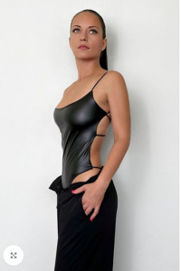 Body SWAP s koženým efektom a otvoreným chrbtom Obrázok pre Body SWAP s koženým efektom a otvoreným chrbtom